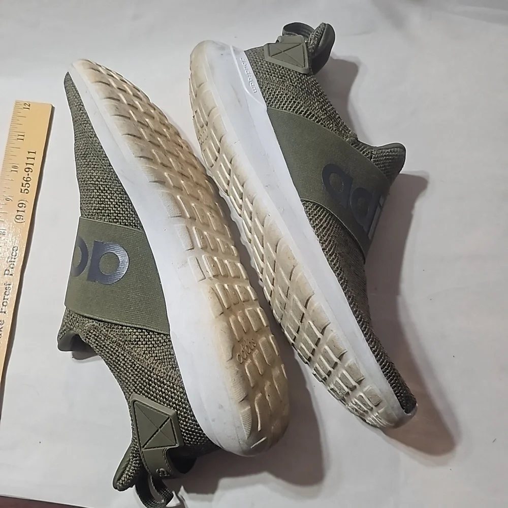 Adidas Slip-ons Sneakers 👟